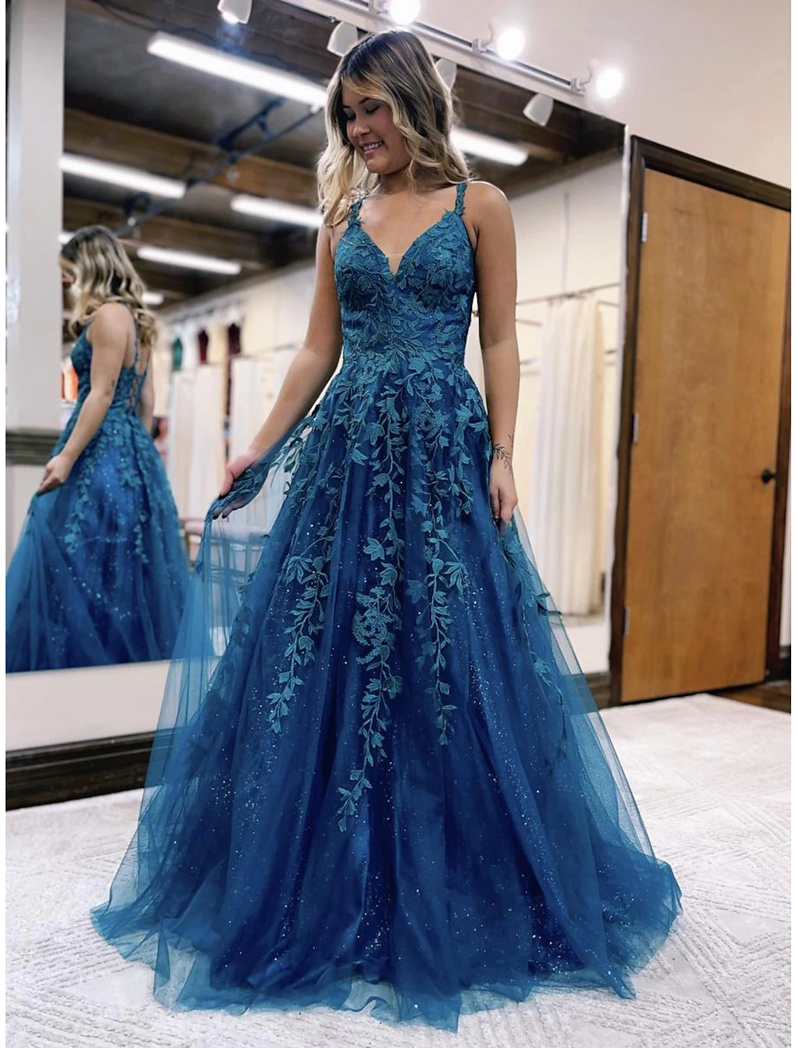 Wholesale  Ball Gown A-Line Prom Dresses Sparkle & Shine Dress Formal Wedding Party Floor Length Sleeveless V Neck Tulle Backless with Glitter Appliques