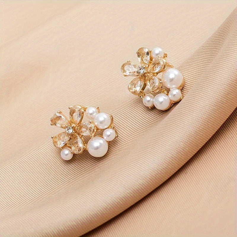 Wholesale Clear White Fine Jewelry Classic Floral Flower Cute Stylish Earrings Jewelry Gold For Wedding Party 1 Pair