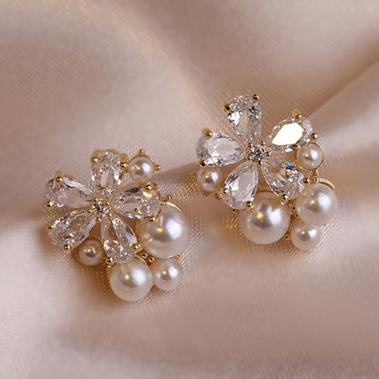 Wholesale Clear White Fine Jewelry Classic Floral Flower Cute Stylish Earrings Jewelry Gold For Wedding Party 1 Pair