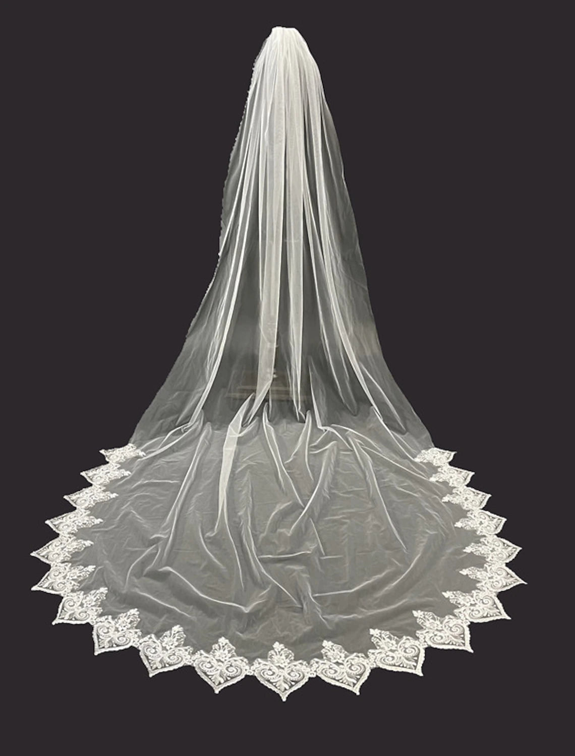 Wholesale One-tier Vintage Inspired / Sweet Wedding Veil Cathedral Veils with Appliques 59.06 in (150cm) Lace