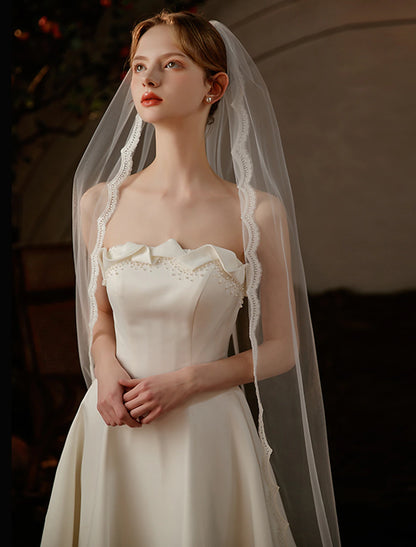 Wholesale One-tier Luxury / Lace Applique Edge Wedding Veil Cathedral Veils with Pure Color Lace / Tulle