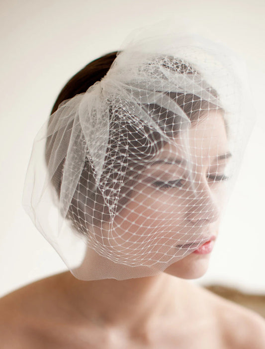 Wholesale Two-tier Vintage Style / Classic Style / Birthday Wedding Veil Blusher Veils / Birdcage Veils with Pure Color Tulle