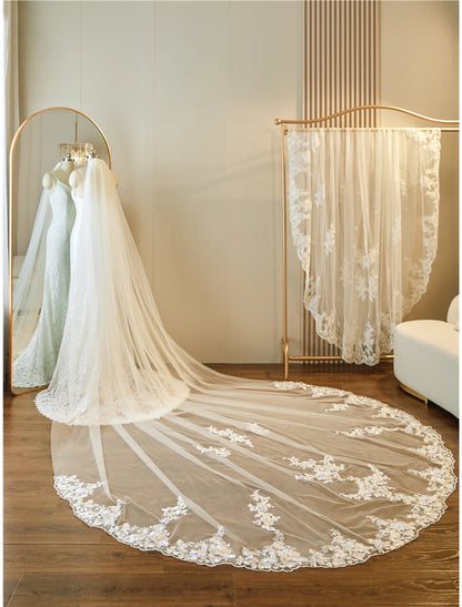 Wholesale One-tier Lace Applique Edge / Lace Wedding Veil Cathedral Veils with Embroidery / Appliques / Paillette 137.8 in (350cm) Tulle