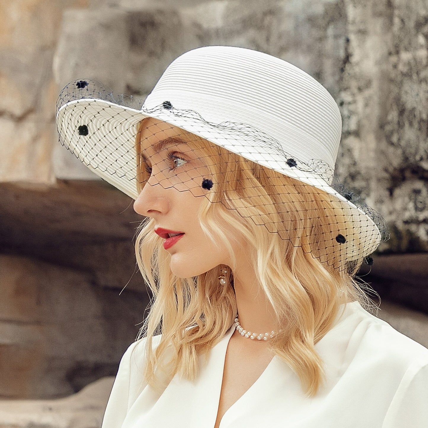 Wholesale Hats Polyester Fiber Bowler / Cloche Hat Bucket Hat Straw Hat Wedding Tea Party Elegant Wedding With Feather Lace Side Headpiece Headwear