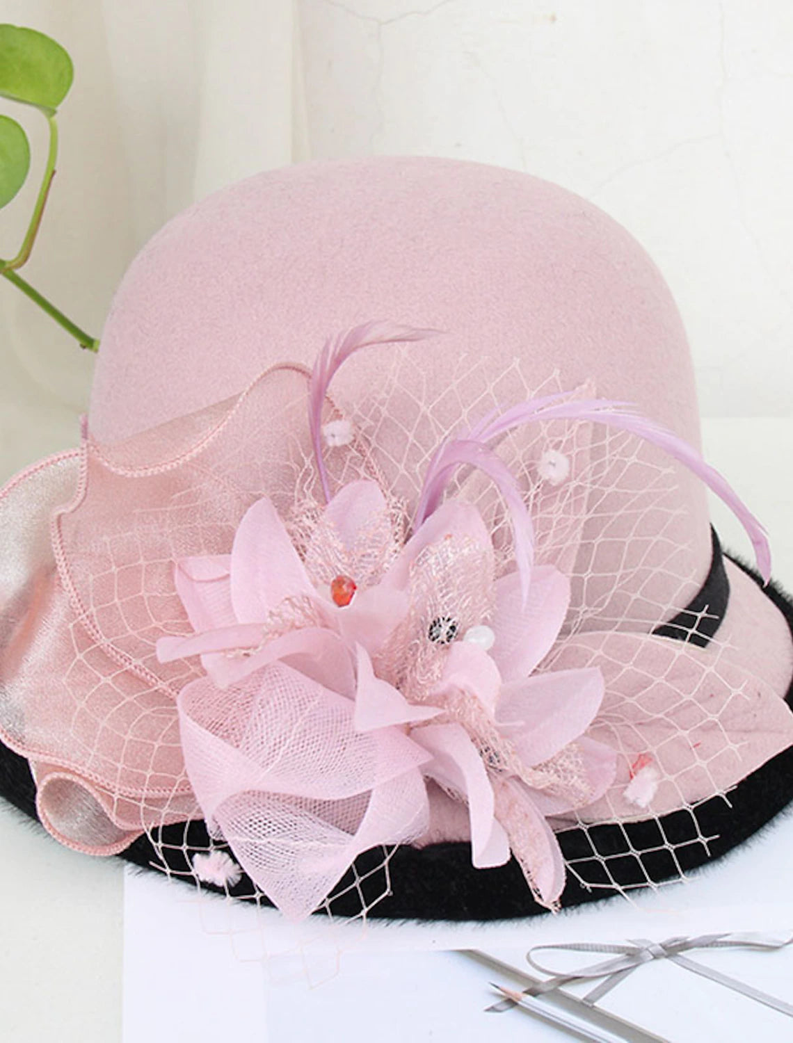 Wholesale Kentucky Derby Hat Fall Wedding Hats Artificial feather Poly / Cotton Blend Bowler / Cloche Hat Bucket Hat Fedora Hat Casual Holiday Vintage Style Elegant With Feather Appliques Headpiece Headwear