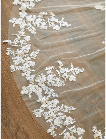 Wholesale One-tier Lace Applique Edge / Lace Wedding Veil Cathedral Veils with Embroidery / Appliques / Paillette 118.11 in (300cm) Tulle