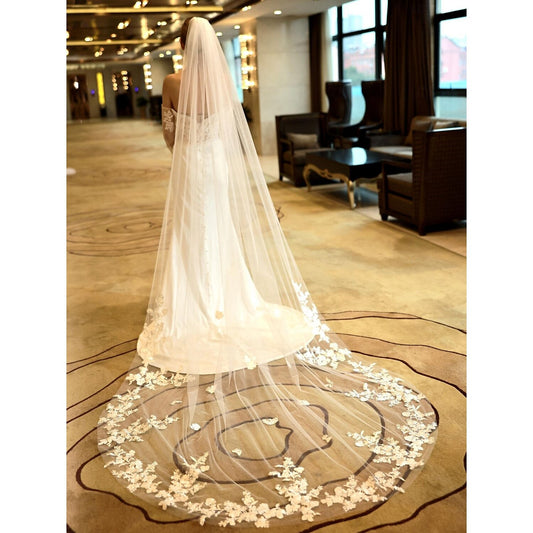 Wholesale One-tier Stylish Wedding Veil Chapel Veils / Cathedral Veils with Embroidery 118.11 in (300cm) POLY / Tulle