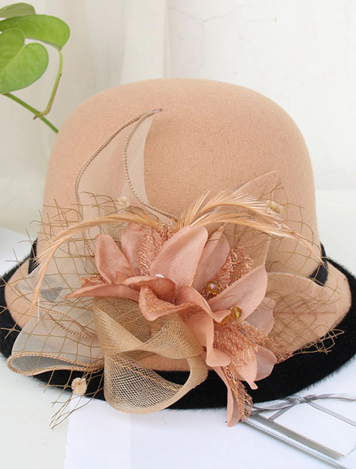 Wholesale Kentucky Derby Hat Fall Wedding Hats Artificial feather Poly / Cotton Blend Bowler / Cloche Hat Bucket Hat Fedora Hat Casual Holiday Vintage Style Elegant With Feather Appliques Headpiece Headwear