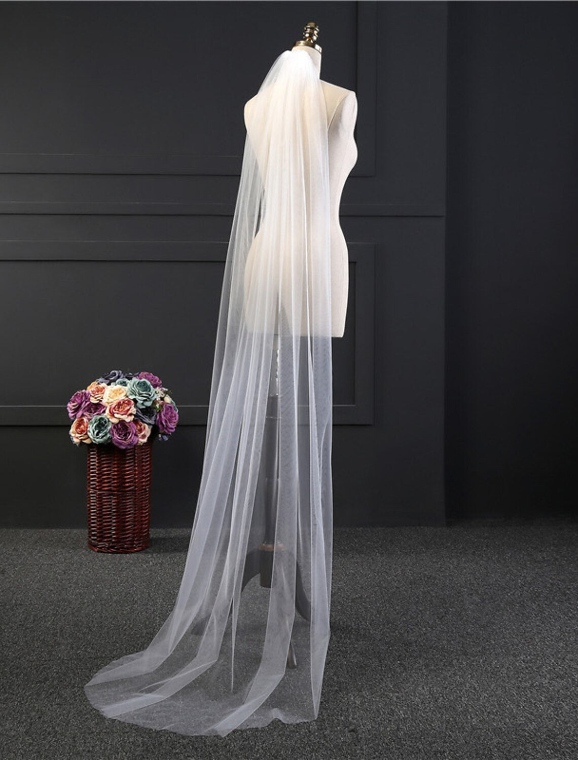 Wholesale One-tier Simple Wedding Veil Chapel Veils with Solid Tulle