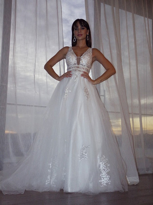 Wholesale A-Line/Princess V-neck Tulle Sleeveless Applique Sweep/Brush Train Wedding Dresses