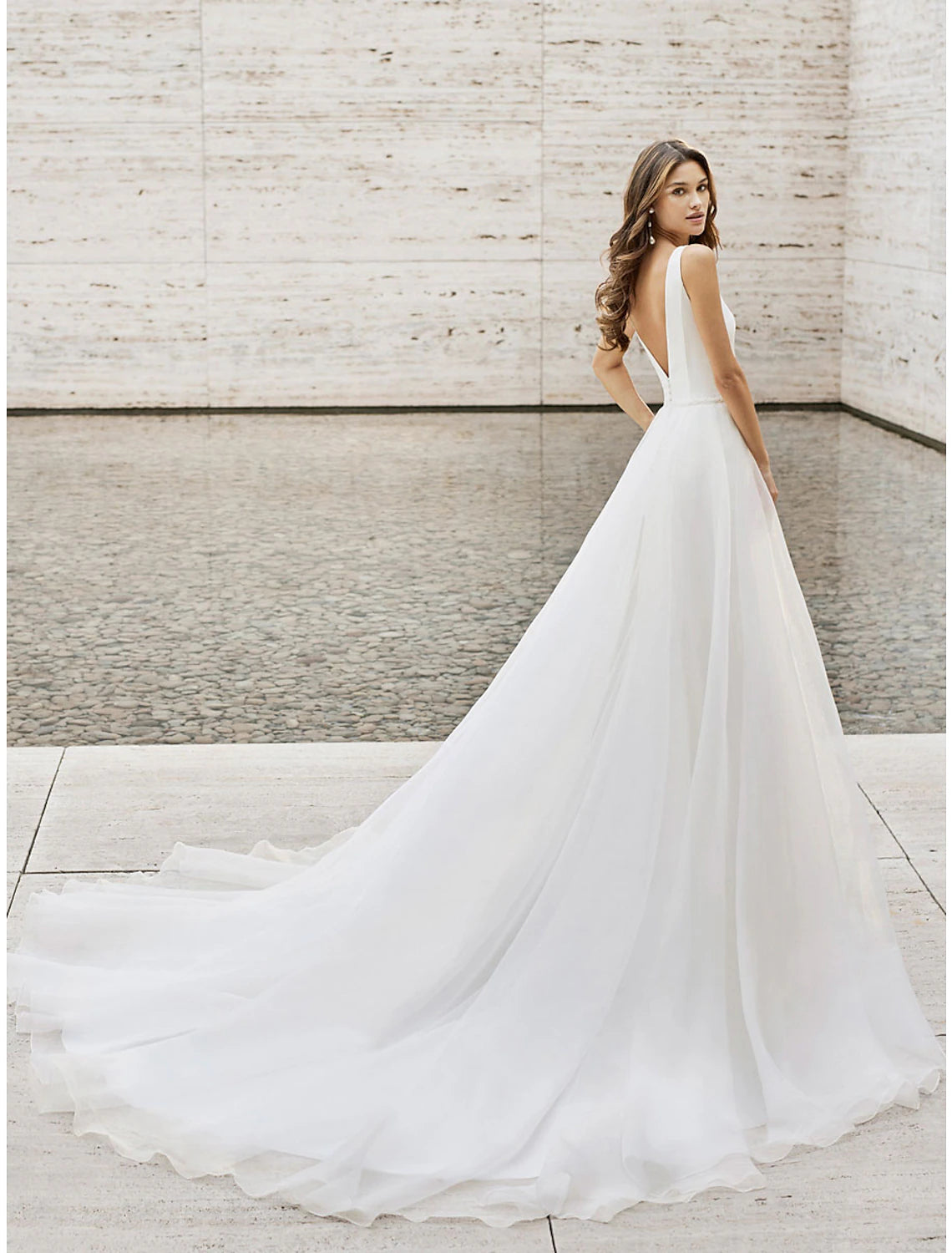 Wholesale  Beach Wedding Dresses Two Piece V Neck Sleeveless Court Train Satin Bridal Gowns With Pattern