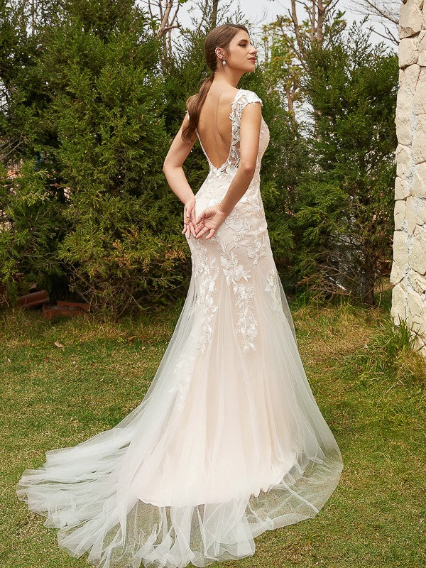 Wholesale Sheath/Column Tulle Lace Scoop Sleeveless Court Train Wedding Dresses