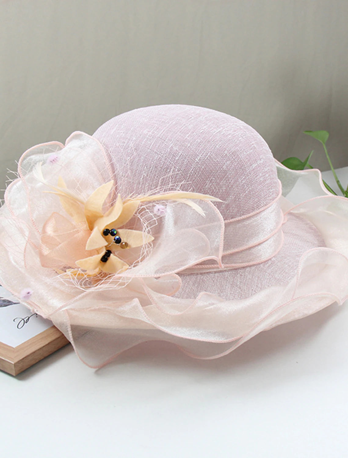 Wholesale Hats Headwear Straw Hats Tulle Linen / Polyester Blend Bucket Hat Straw Hat Sun Hat Casual Holiday Kentucky Derby Melbourne Cup Vintage Style Elegant With Feather Appliques Headpiece Headwear