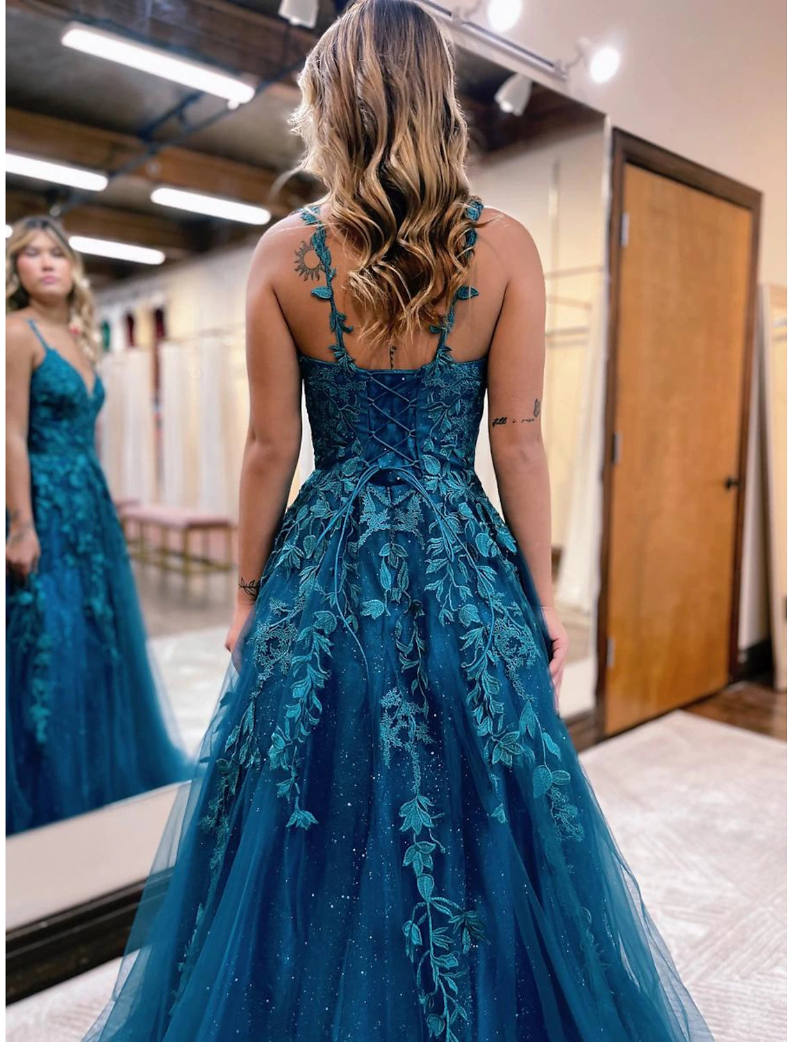 Wholesale  Ball Gown A-Line Prom Dresses Sparkle & Shine Dress Formal Wedding Party Floor Length Sleeveless V Neck Tulle Backless with Glitter Appliques