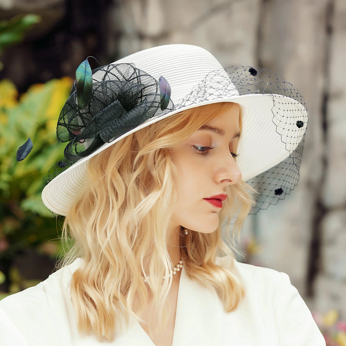 Wholesale Hats Polyester Fiber Bowler / Cloche Hat Bucket Hat Straw Hat Wedding Tea Party Elegant Wedding With Feather Lace Side Headpiece Headwear