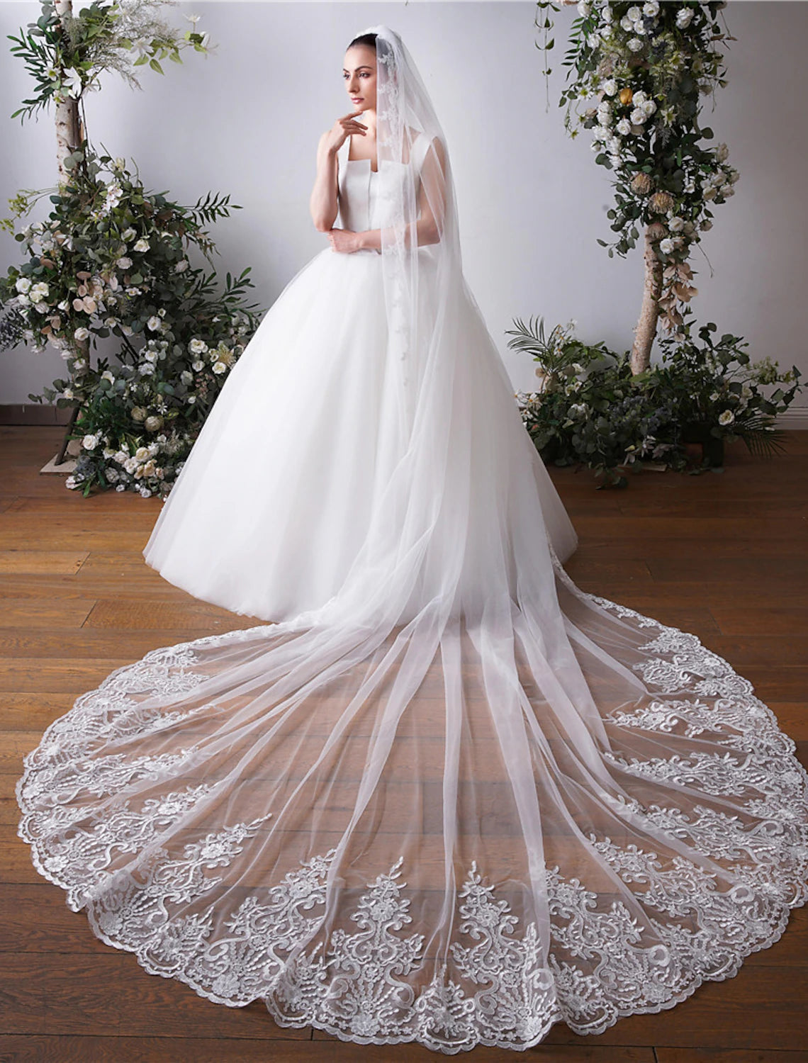 Wholesale One-tier Lace Applique Edge / Lace Wedding Veil Cathedral Veils with Embroidery / Appliques / Paillette 118.11 in (300cm) Tulle