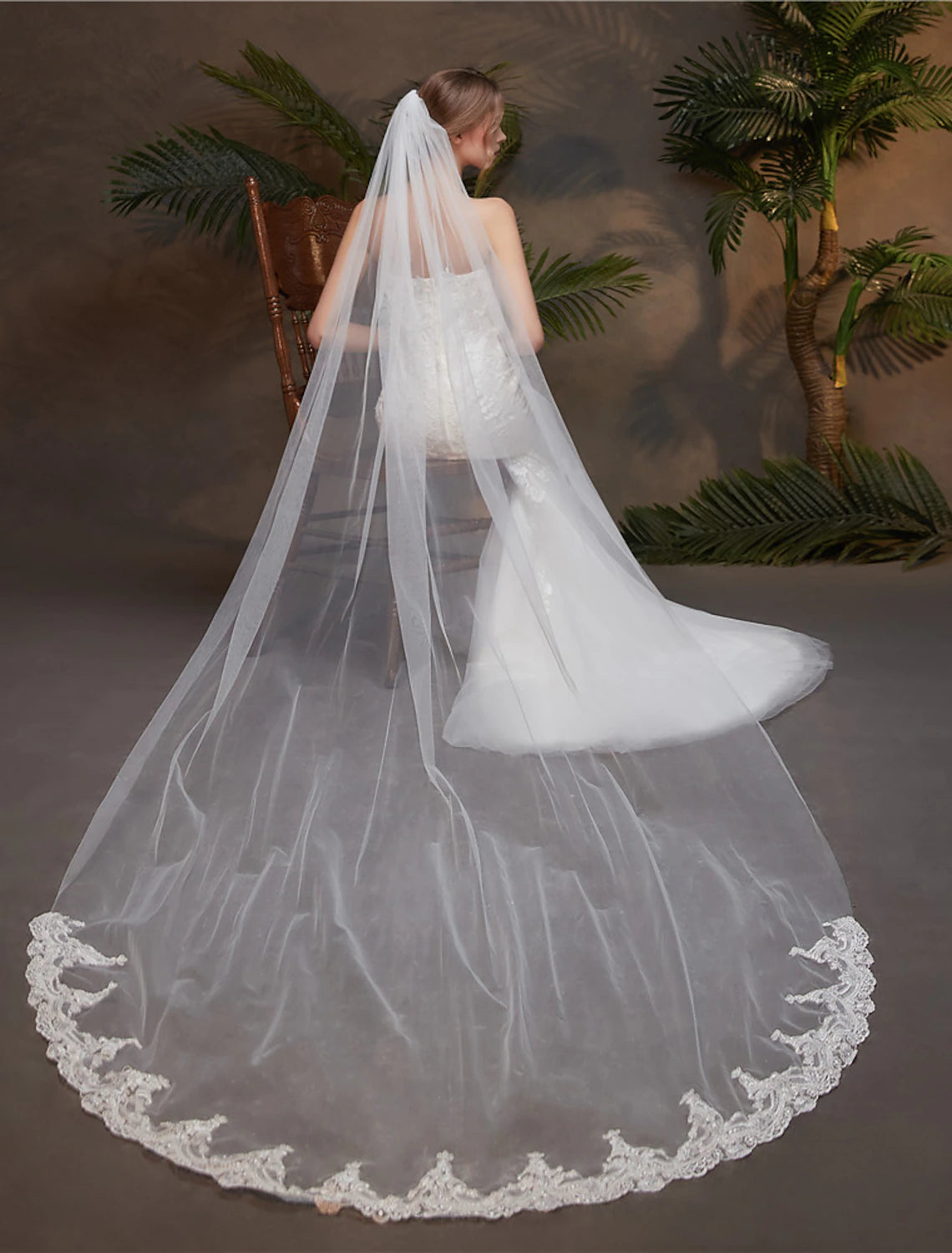 Wholesale One-tier Lace Applique Edge Wedding Veil Chapel Veils with Appliques Tulle