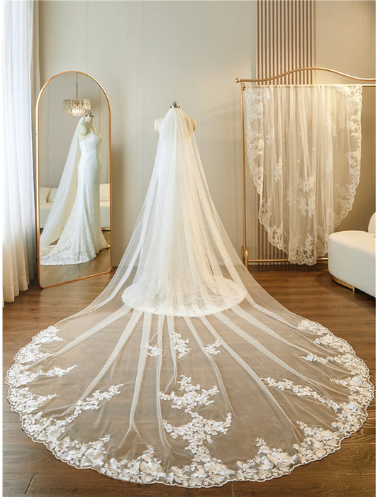 Wholesale One-tier Lace Applique Edge / Lace Wedding Veil Cathedral Veils with Embroidery / Appliques / Paillette 137.8 in (350cm) Tulle