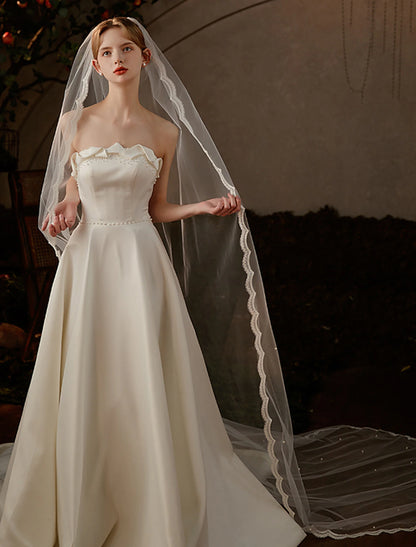 Wholesale One-tier Luxury / Lace Applique Edge Wedding Veil Cathedral Veils with Pure Color Lace / Tulle