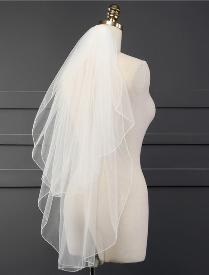 Wholesale Two-tier Classic Style Wedding Veil Fingertip Veils with Solid Tulle