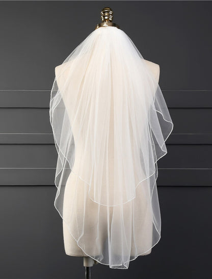 Wholesale Two-tier Classic Style Wedding Veil Fingertip Veils with Solid Tulle