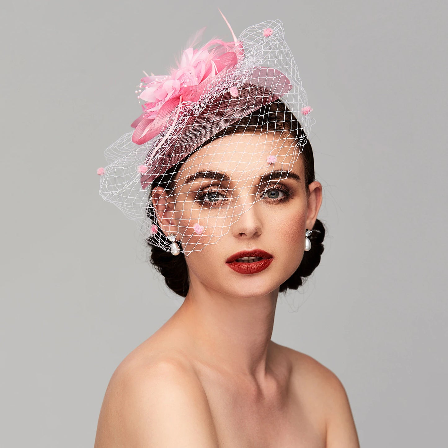 Wholesale Elegant Fascinators Hats Linen Net Mesh Headpiece Kentucky Derby Hat with Clip Headband Feather Floral Flower Mesh Net Wedding Evening Party Horse Race Ladies Day Headpiece Headwear