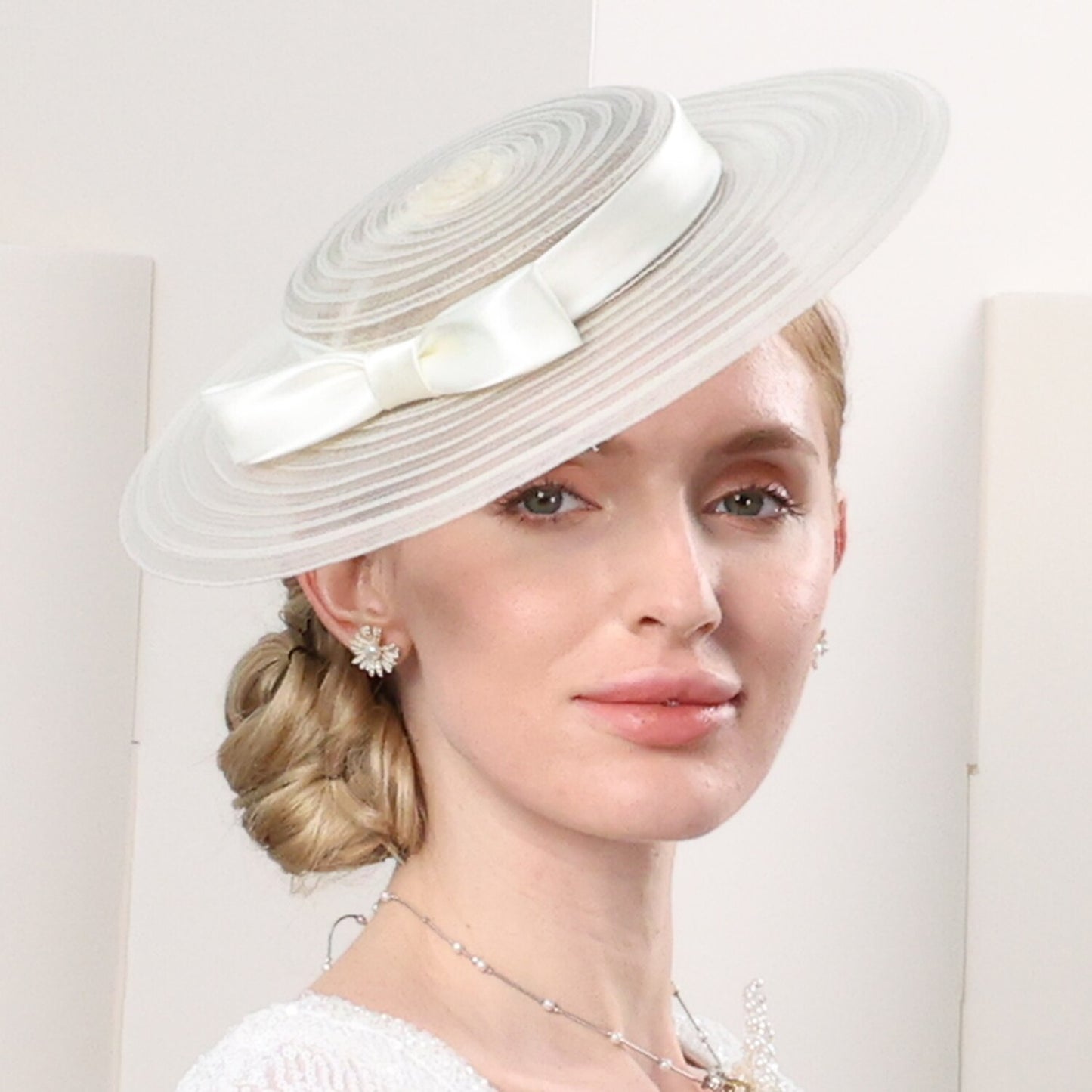 Wholesale Headbands Hats Tulle Straw Bowler / Cloche Hat Saucer Hat Top Hat Tea Party Horse Race Romantic British With Bowknot Headpiece Headwear