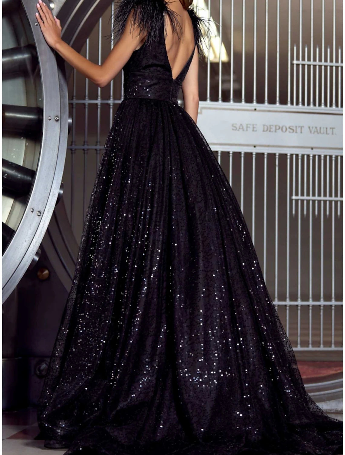 Wholesale A-Line Evening Gown Sparkly Black Dress Plus Size Formal Sweep / Brush Train Short Sleeve V Neck Sequined with Feather Sequin