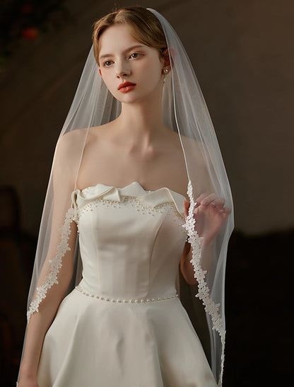 Wholesale One-tier Lace / Sweet Wedding Veil Fingertip Veils with Pure Color Tulle