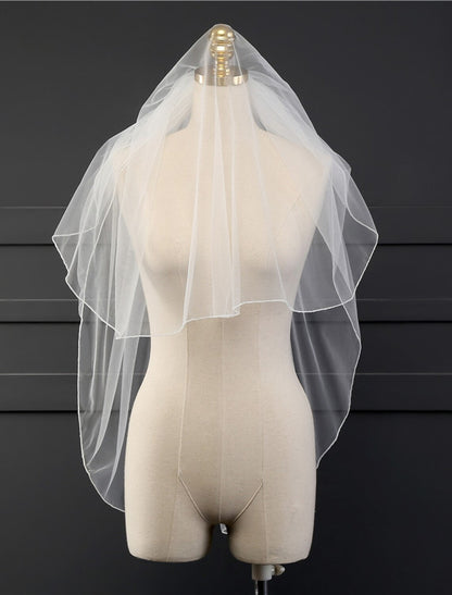 Wholesale Two-tier Classic Style Wedding Veil Fingertip Veils with Solid Tulle