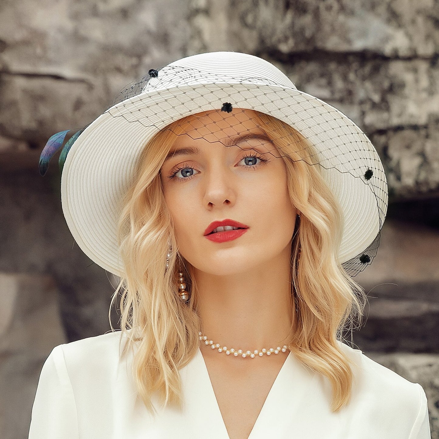 Wholesale Hats Polyester Fiber Bowler / Cloche Hat Bucket Hat Straw Hat Wedding Tea Party Elegant Wedding With Feather Lace Side Headpiece Headwear