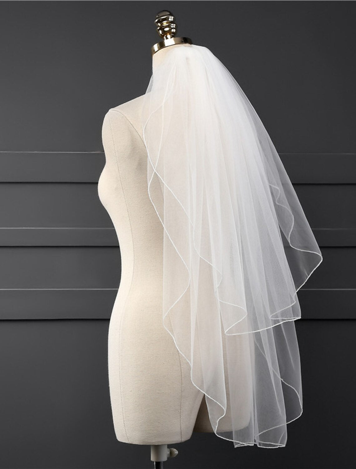 Wholesale Two-tier Classic Style Wedding Veil Fingertip Veils with Solid Tulle