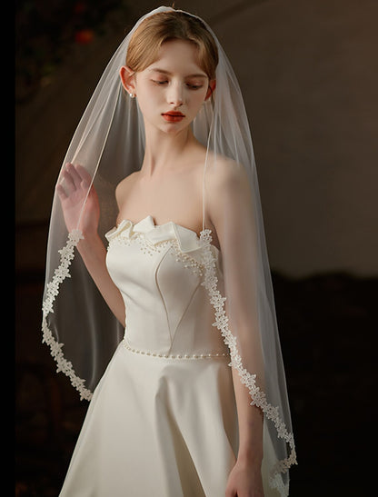 Wholesale One-tier Lace / Sweet Wedding Veil Fingertip Veils with Pure Color Tulle