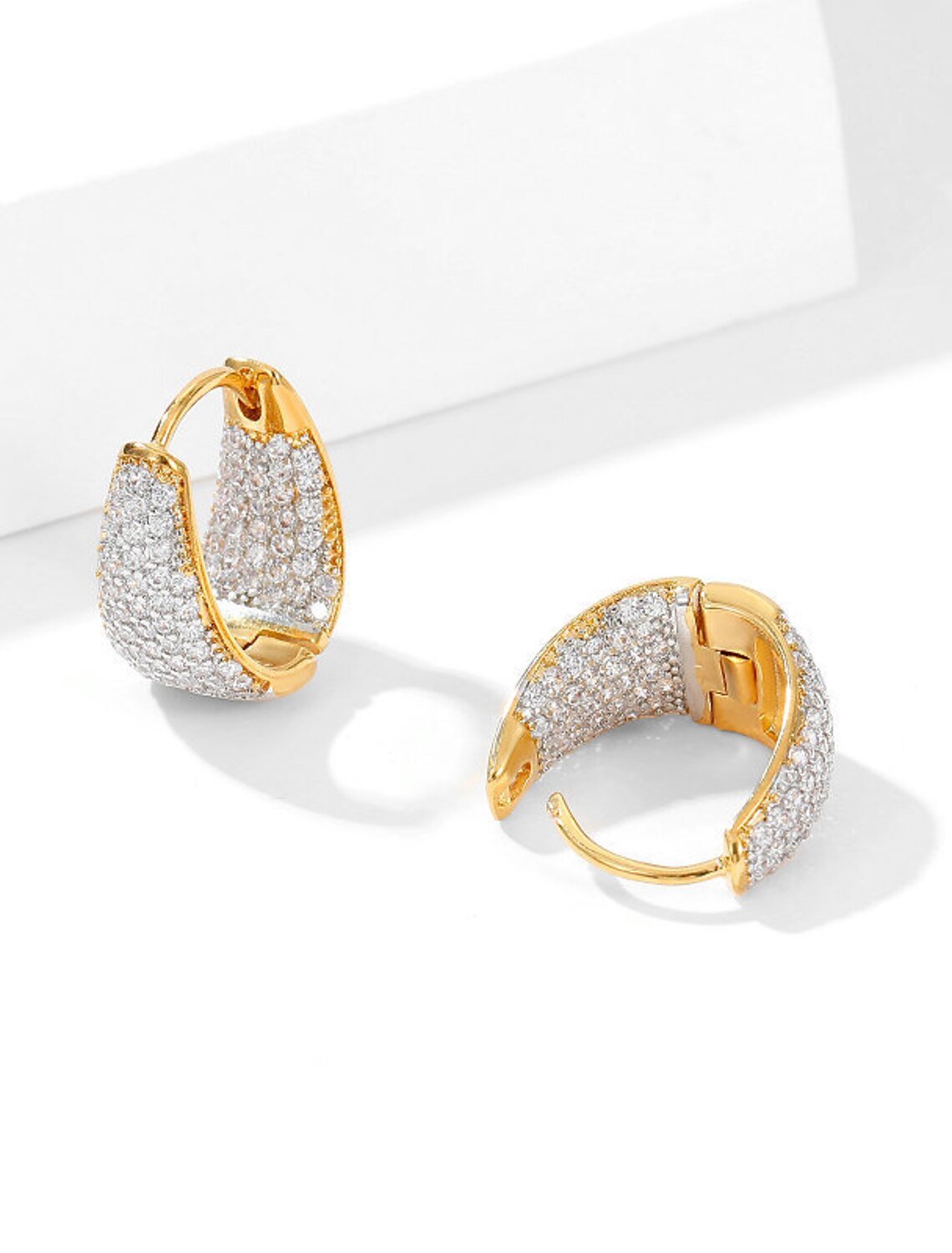 Wholesale Women's Zircon Hoop Earrings Fine Jewelry Classic Drop Precious Stylish Simple Earrings Jewelry Gold For Gift Festival 1 Pair