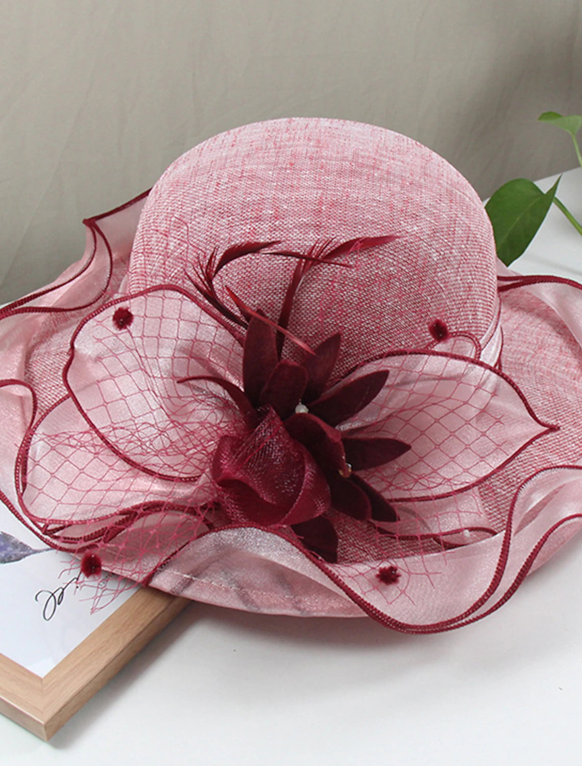 Wholesale Hats Headwear Straw Hats Tulle Linen / Polyester Blend Bucket Hat Straw Hat Sun Hat Casual Holiday Kentucky Derby Melbourne Cup Vintage Style Elegant With Feather Appliques Headpiece Headwear