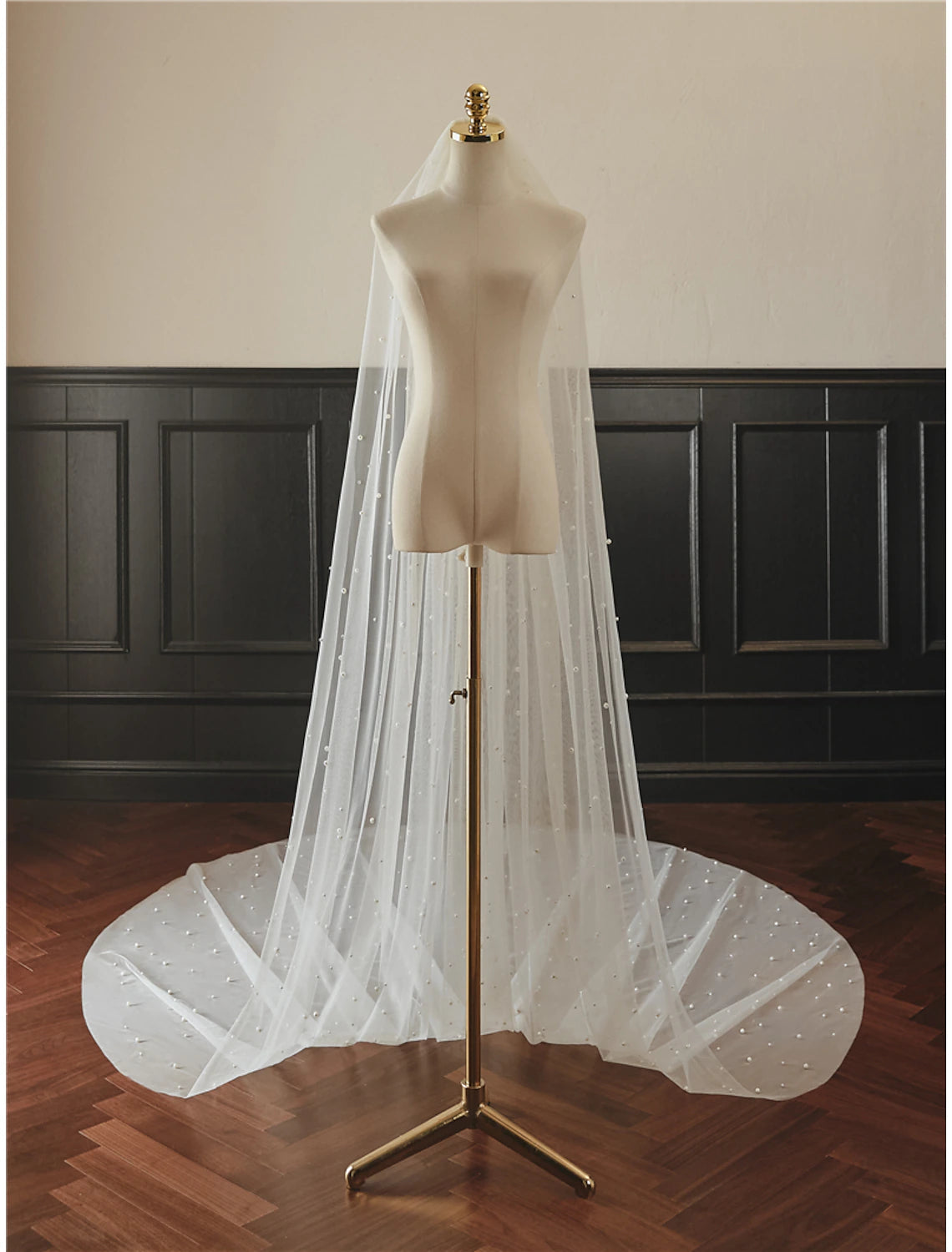 Wholesale One-tier Pearls Wedding Veil Cathedral Veils with Faux Pearl 118.11 in (300cm) Tulle