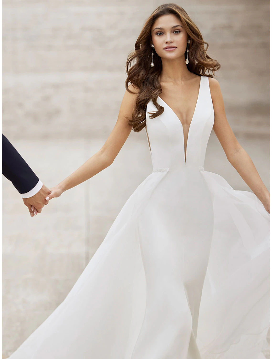 Wholesale  Beach Wedding Dresses Two Piece V Neck Sleeveless Court Train Satin Bridal Gowns With Pattern