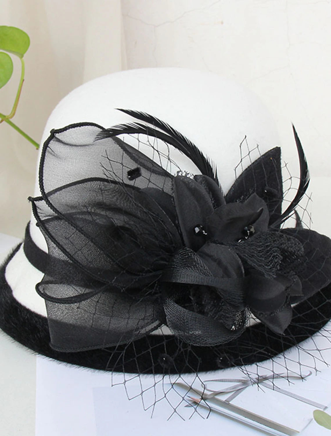 Wholesale Kentucky Derby Hat Fall Wedding Hats Artificial feather Poly / Cotton Blend Bowler / Cloche Hat Bucket Hat Fedora Hat Casual Holiday Vintage Style Elegant With Feather Appliques Headpiece Headwear