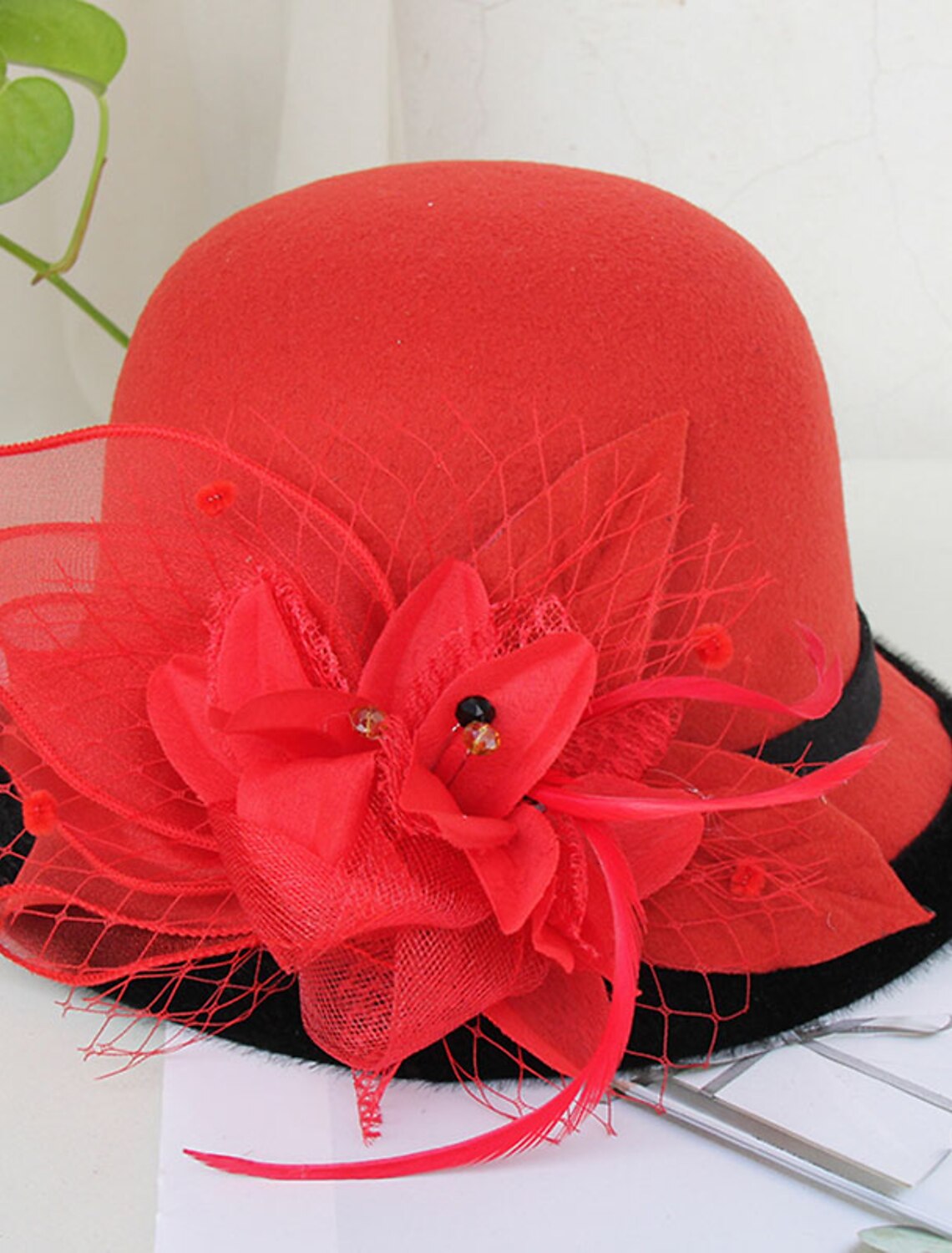 Wholesale Kentucky Derby Hat Fall Wedding Hats Artificial feather Poly / Cotton Blend Bowler / Cloche Hat Bucket Hat Fedora Hat Casual Holiday Vintage Style Elegant With Feather Appliques Headpiece Headwear