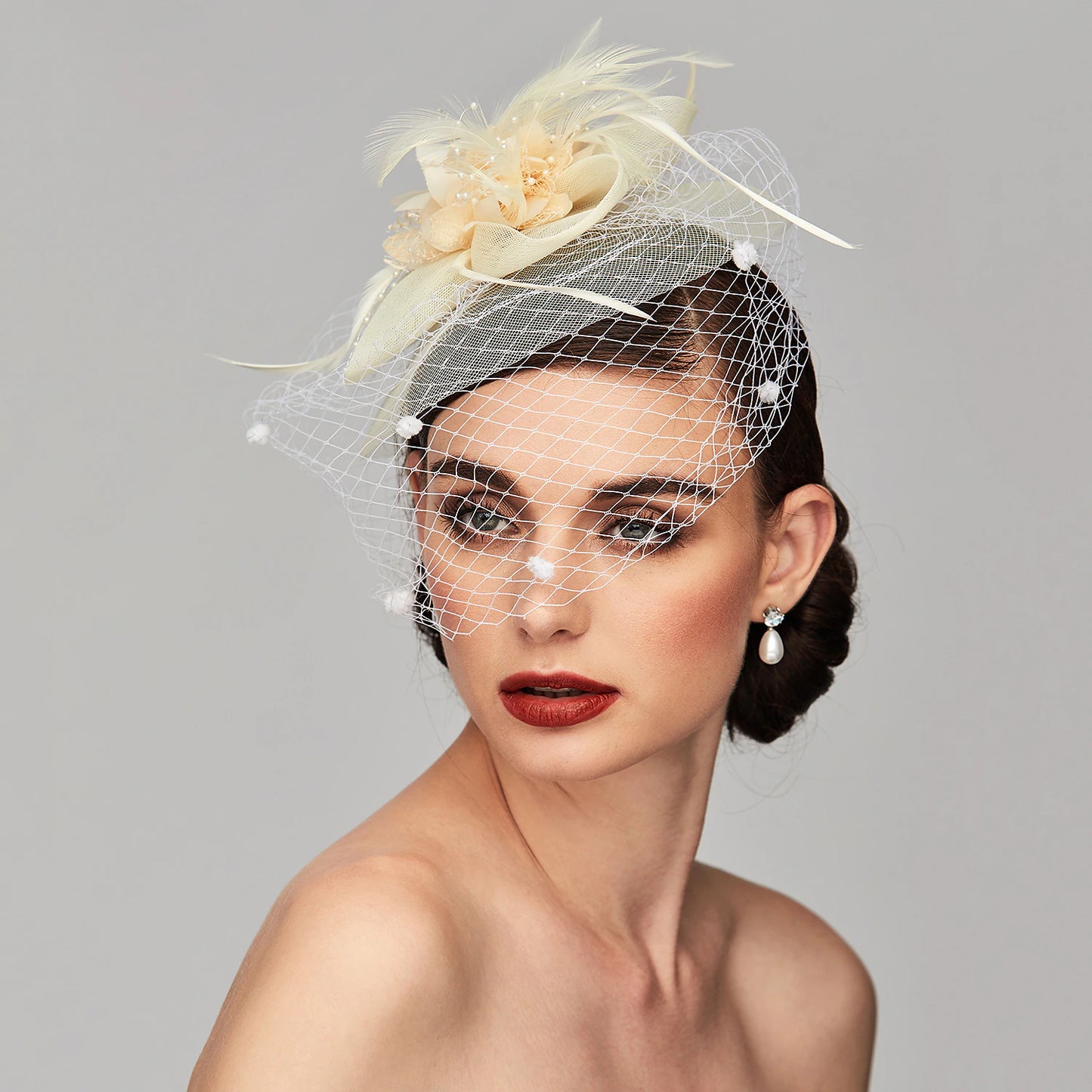 Wholesale Elegant Fascinators Hats Linen Net Mesh Headpiece Kentucky Derby Hat with Clip Headband Feather Floral Flower Mesh Net Wedding Evening Party Horse Race Ladies Day Headpiece Headwear